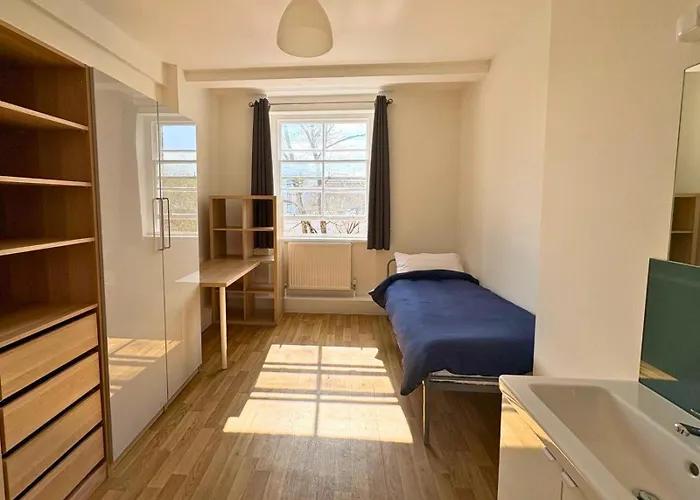 Bowden Court Hostel London